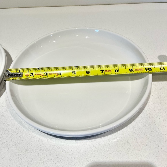 CRATE & BARREL WHITE DINNER PLATES 10 1/4" Tobin ? Set of 2 - Picture 3 of 6